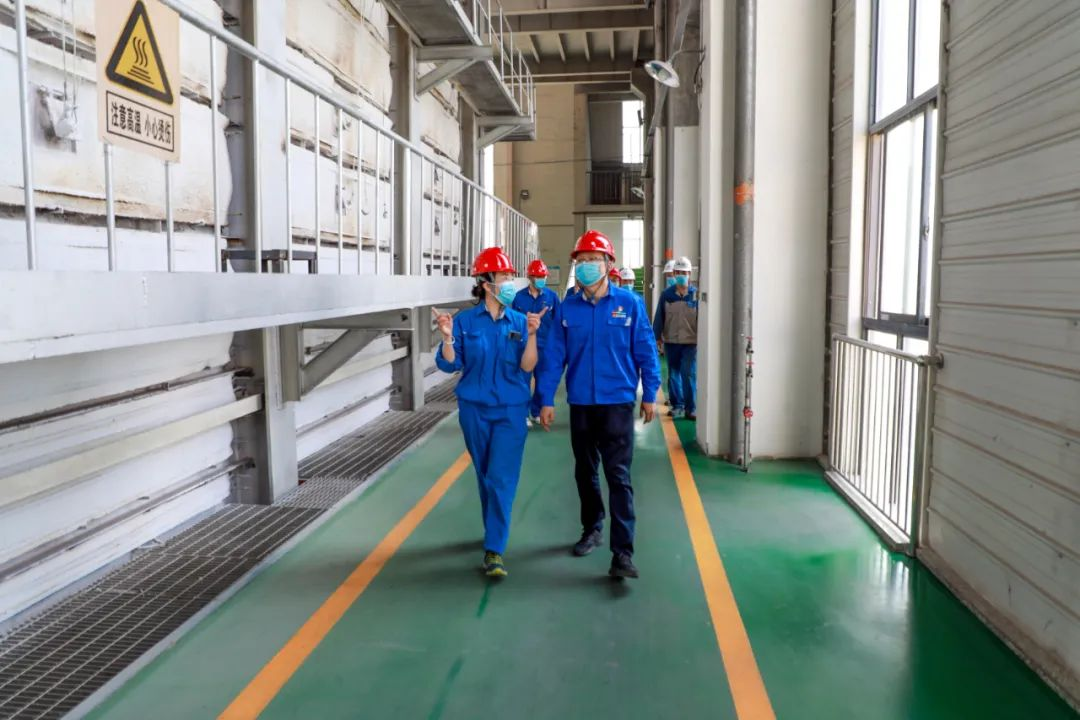 翠籠蒲艾香，慰問送安康——安彩高科總經理端午節慰問一線職工